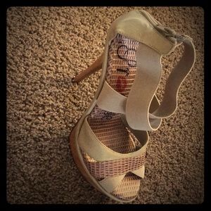 8 1/2 promise heels never worn